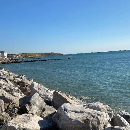 Confort Avec Commodites Espace Repas Wifi Parking