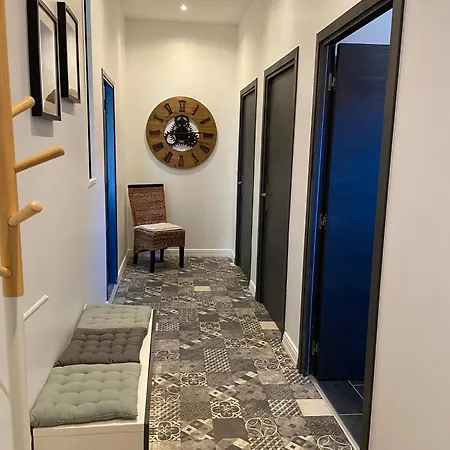 Daire Confort Avec Commodites Espace Repas Wifi Parking *