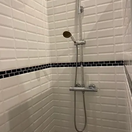 Confort Avec Commodites Espace Repas Wifi Parking